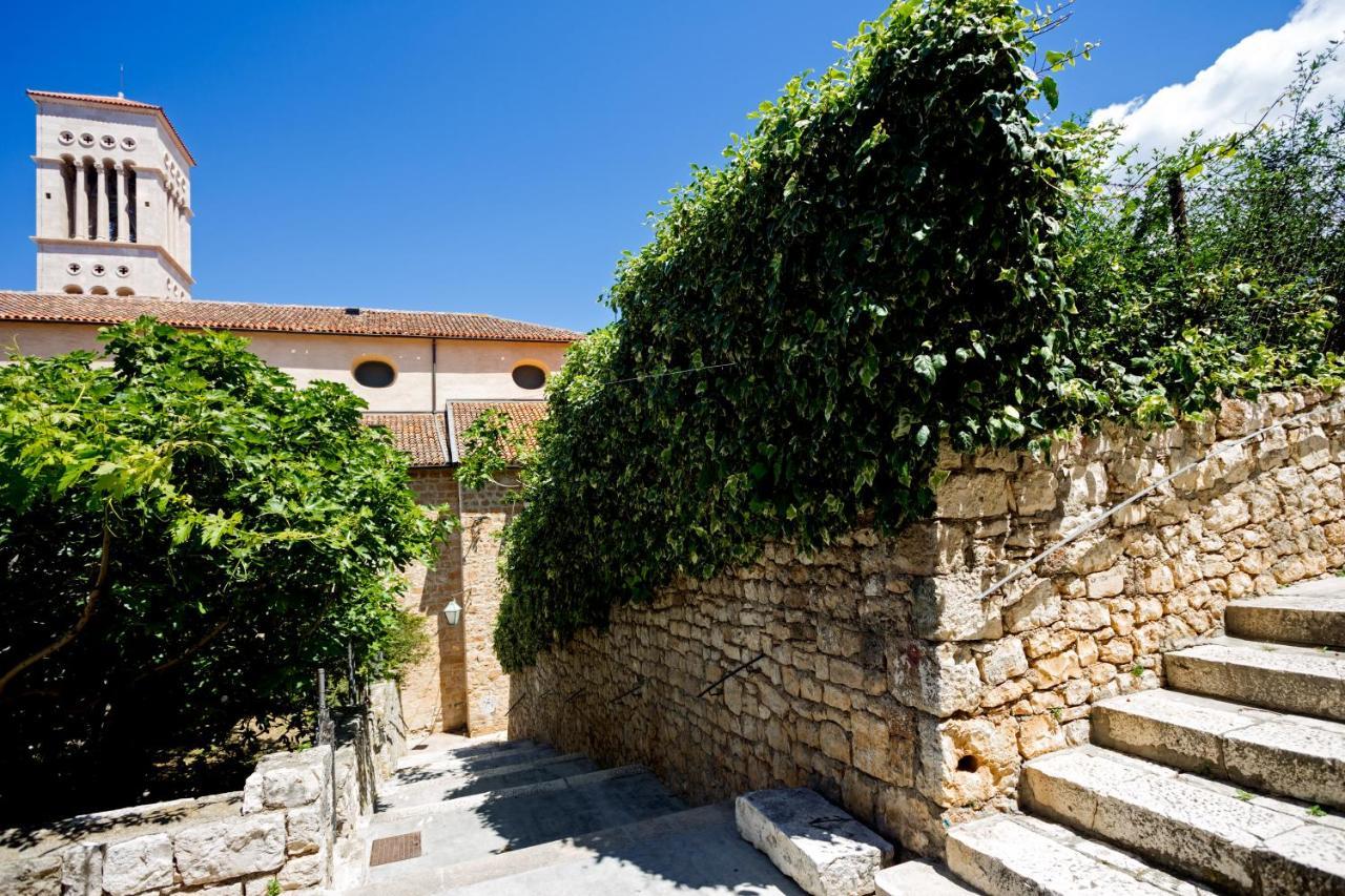 Apartment And Studios Happy Place هفار المظهر الخارجي الصورة